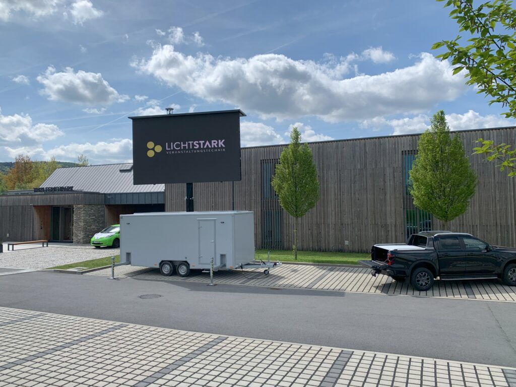 mobile LED Wand LED Screen auf Anhänger Lichtstark Zittau, Oberlausitz, Sachsen, Public Viewing, Sport Events, mieten, Zittauer Gebirge, Landkreis Görlitz, Görlitz, Löbau, Bautzen, Dresden