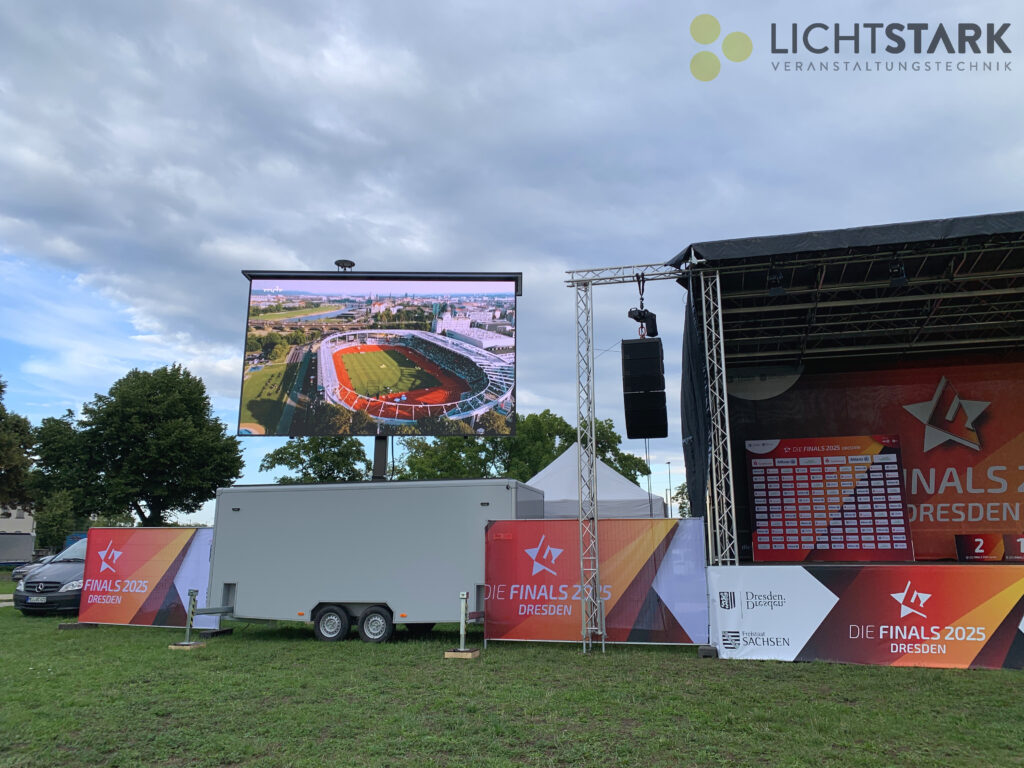 mobile LED Wand LED Screen auf Anhänger Lichtstark Zittau, Oberlausitz, Sachsen, Public Viewing, Sport Events, mieten, Zittauer Gebirge, Dresden